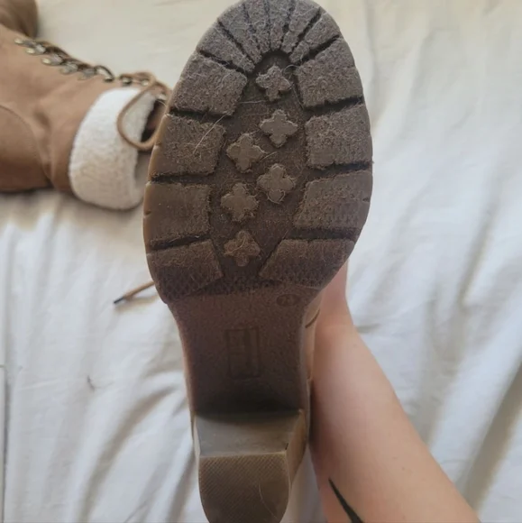 Boots - Picture 7 of 7